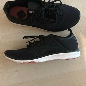 ASICS Fit Yui Black and White Size 7